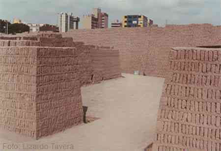 [huaca Pucllana]